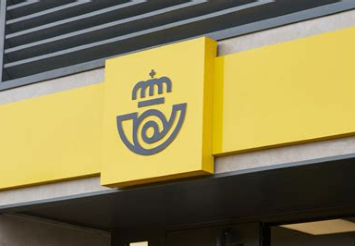 Correos y sindicatos firman un nuevo convenio colectivo para modernizar la empresa y rejuvenecer la plantilla